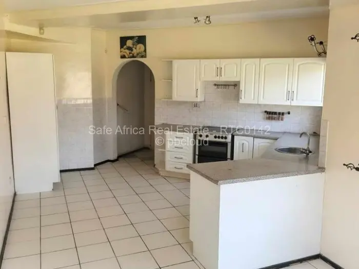 6 Bedroom House to Rent in Borrowdale West