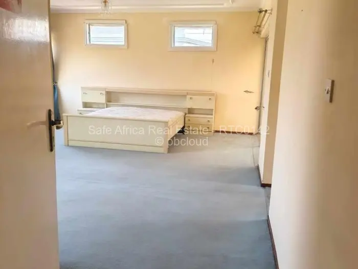 6 Bedroom House to Rent in Borrowdale West