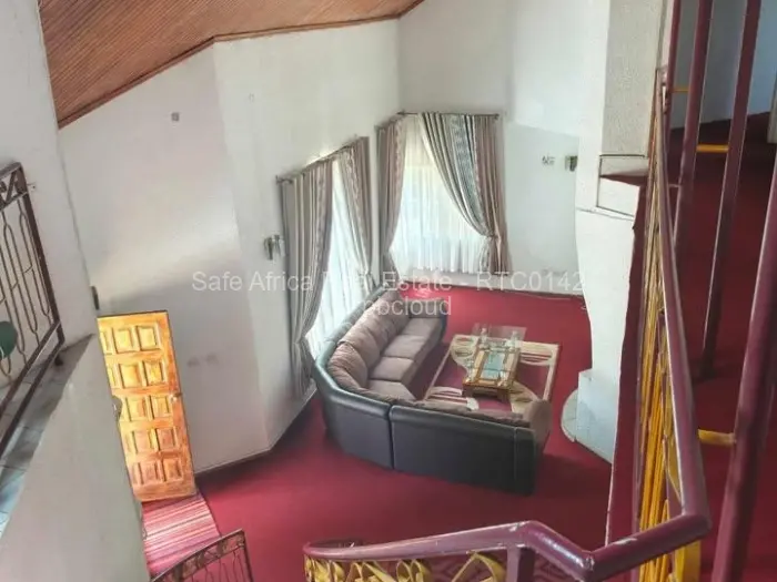 6 Bedroom House to Rent in Borrowdale West