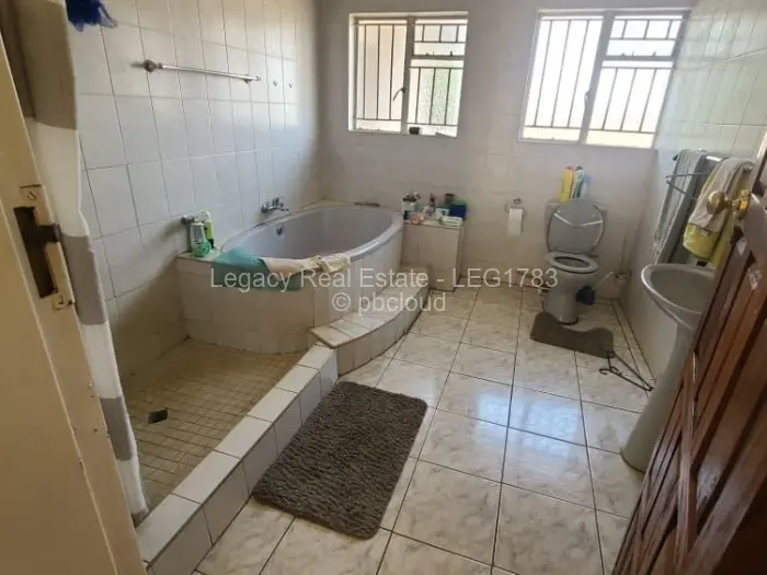 6 Bedroom House for Sale in Gunhill, Harare