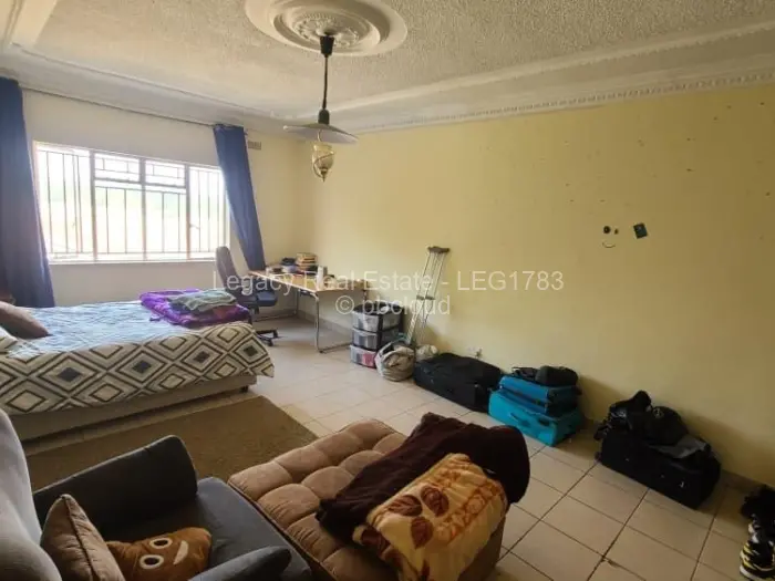 6 Bedroom House for Sale in Gunhill, Harare