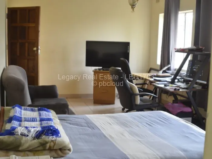 6 Bedroom House for Sale in Gunhill, Harare