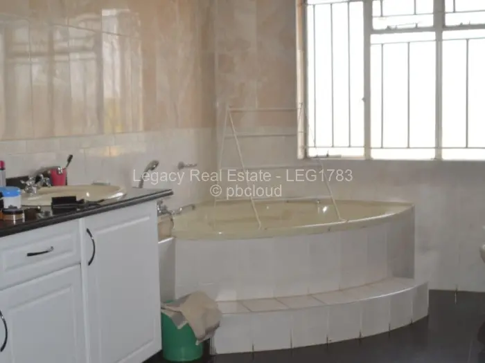 6 Bedroom House for Sale in Gunhill, Harare