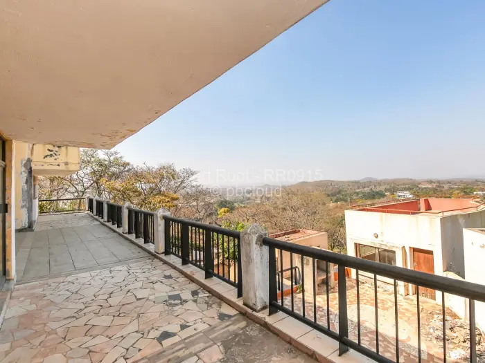 6 Bedroom House for Sale in Glen Lorne, Harare