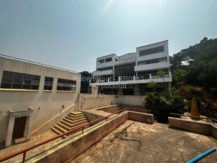 6 Bedroom House for Sale in Glen Lorne, Harare