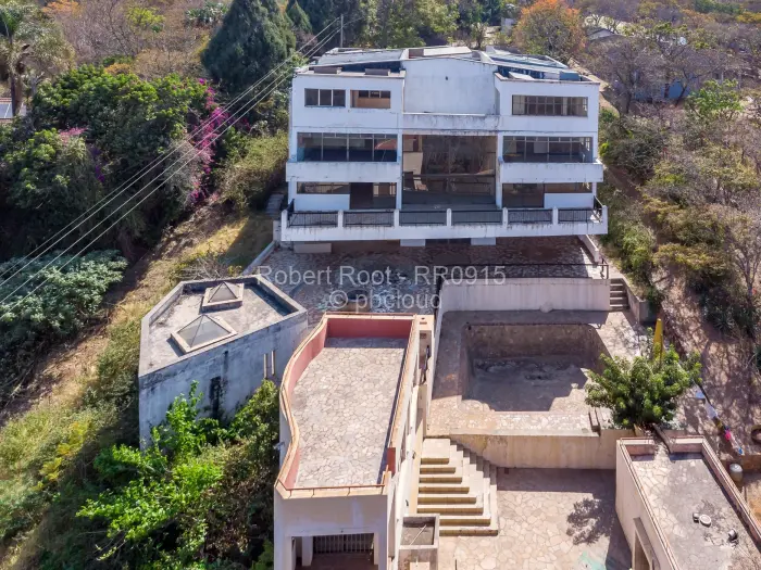 6 Bedroom House for Sale in Glen Lorne, Harare