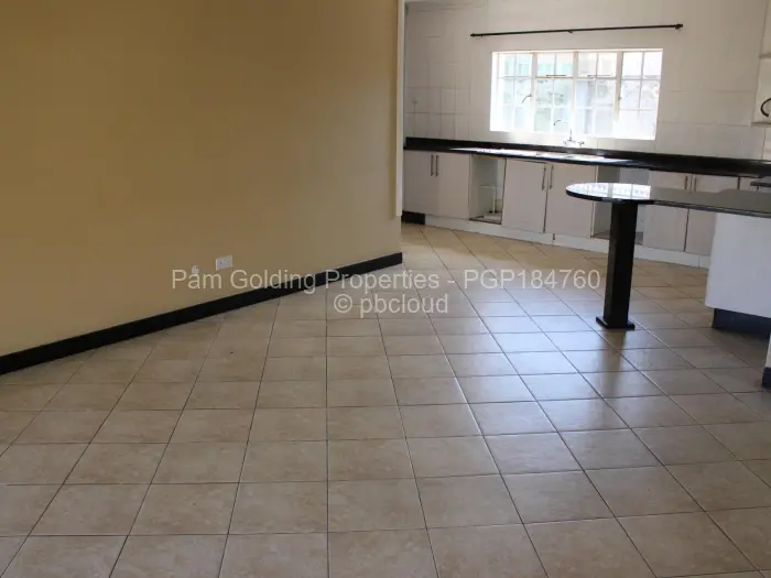 Townhouse/Complex/Cluster to Rent in Waterfalls, Harare