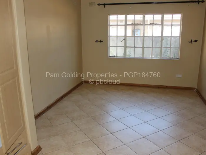 Townhouse/Complex/Cluster to Rent in Waterfalls, Harare