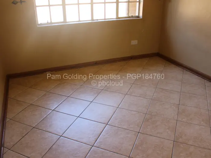 Townhouse/Complex/Cluster to Rent in Waterfalls, Harare
