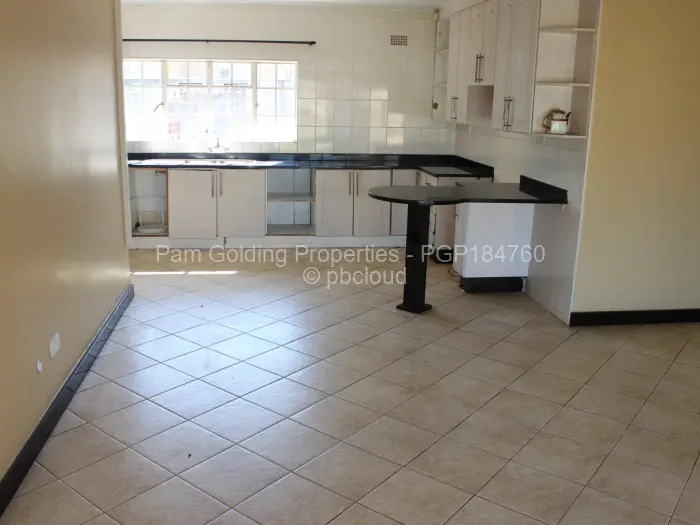 Townhouse/Complex/Cluster to Rent in Waterfalls, Harare