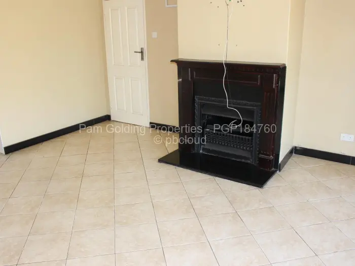 Townhouse/Complex/Cluster to Rent in Waterfalls, Harare