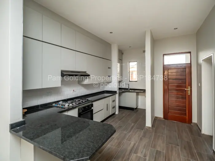 Townhouse/Cluster for Sale in Arlington, Harare