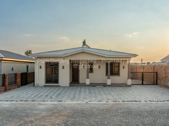 Townhouse/Cluster for Sale in Arlington, Harare