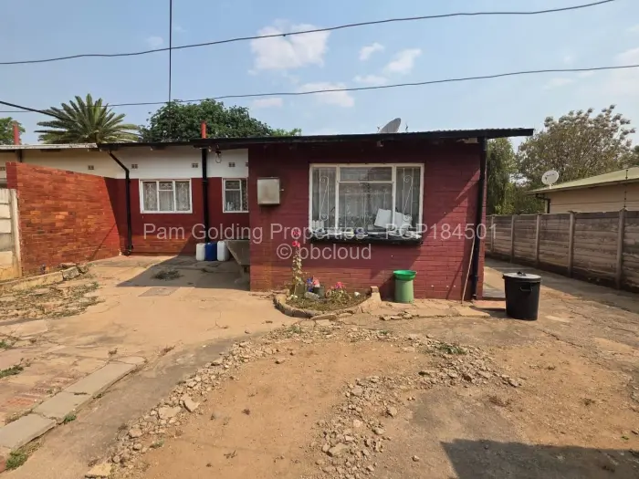 4 Bedroom House for Sale in Paddonhurst, Bulawayo