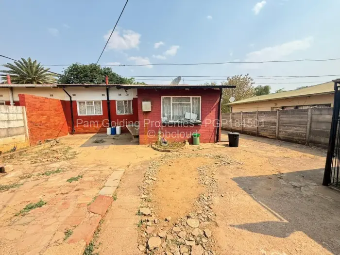 4 Bedroom House for Sale in Paddonhurst, Bulawayo
