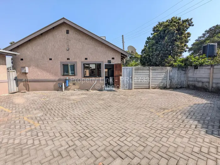 Townhouse/Complex/Cluster to Rent in Newlands