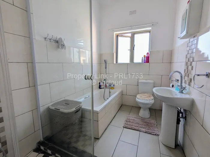 Townhouse/Complex/Cluster to Rent in Newlands