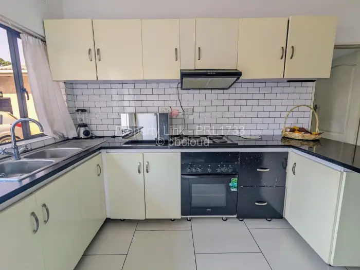 Townhouse/Complex/Cluster to Rent in Newlands