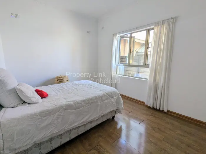 Townhouse/Complex/Cluster to Rent in Newlands