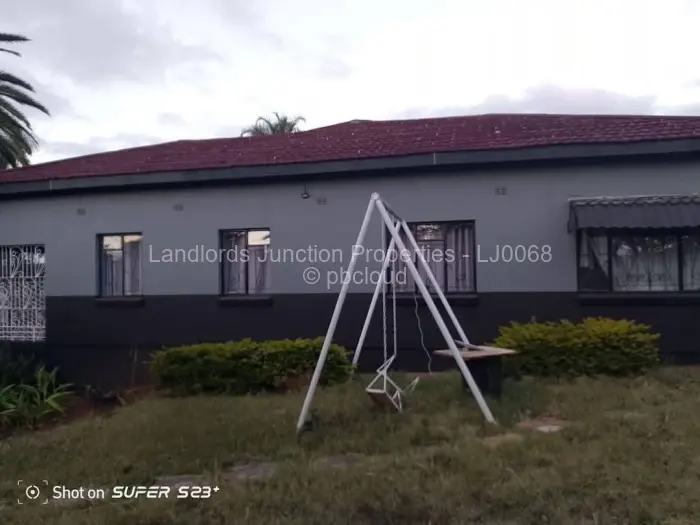 4 Bedroom House for Sale in Morningside Byo, Bulawayo