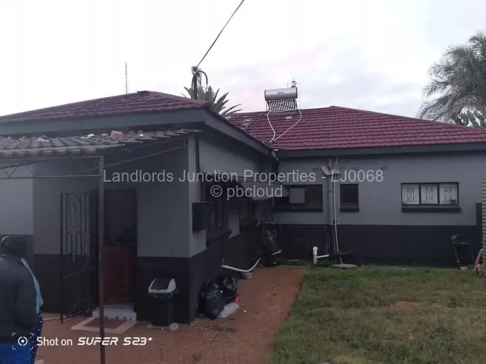 4 Bedroom House for Sale in Morningside Byo, Bulawayo