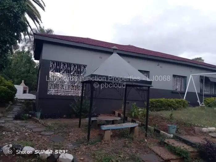4 Bedroom House for Sale in Morningside Byo, Bulawayo