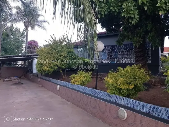 4 Bedroom House for Sale in Morningside Byo, Bulawayo