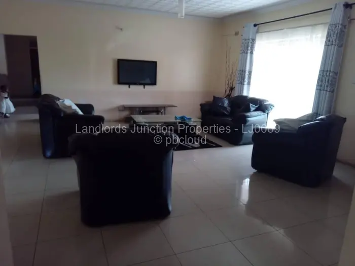 7 Bedroom House for Sale in Parklands, Bulawayo