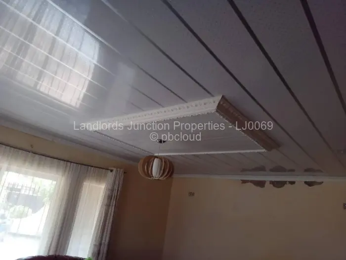 7 Bedroom House for Sale in Parklands, Bulawayo