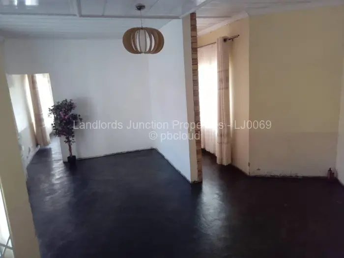 7 Bedroom House for Sale in Parklands, Bulawayo