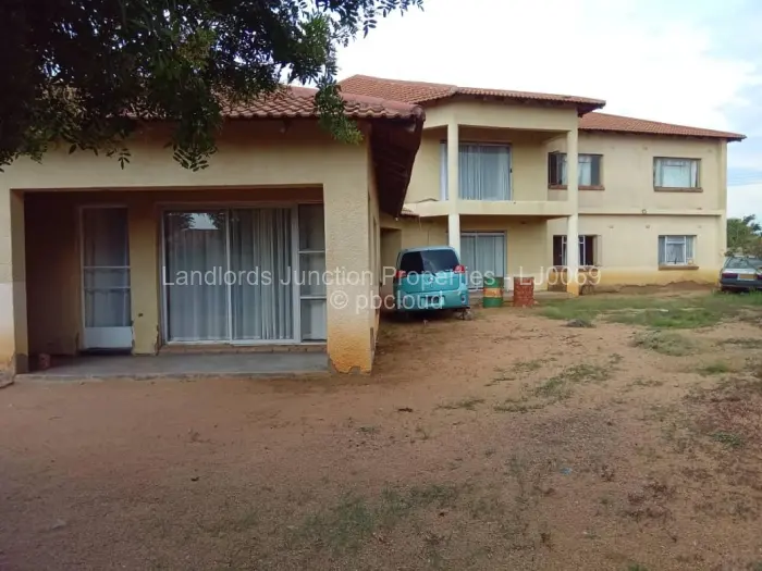 7 Bedroom House for Sale in Parklands, Bulawayo