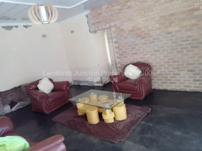 7 Bedroom House for Sale in Parklands, Bulawayo