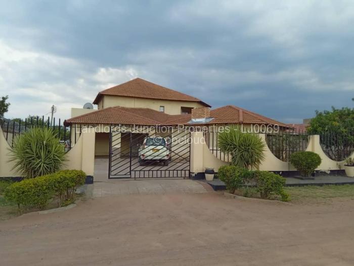 7 Bedroom House for Sale in Parklands, Bulawayo