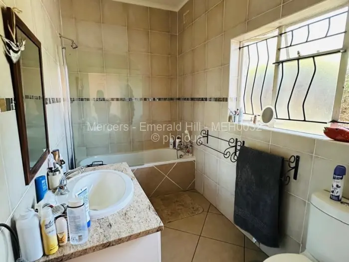 4 Bedroom House to Rent in Emerald Hill
