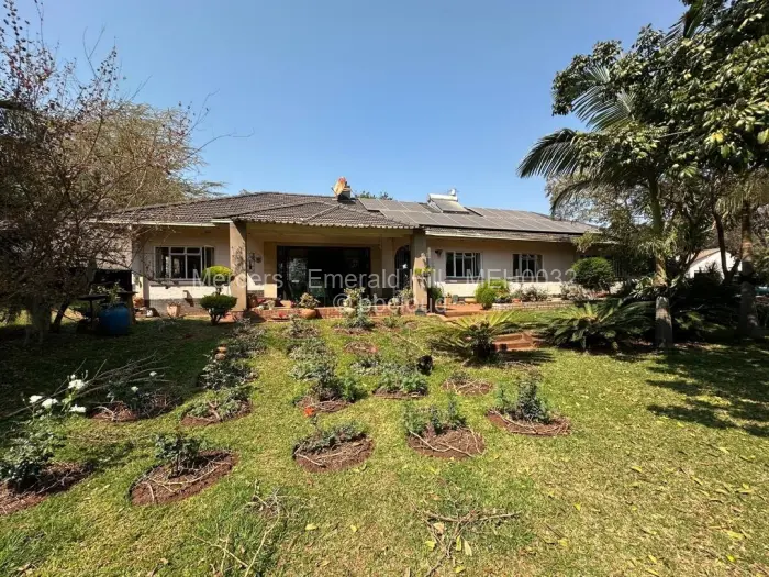 4 Bedroom House to Rent in Emerald Hill