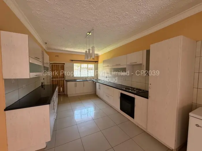Townhouse/Complex/Cluster to Rent in Highlands
