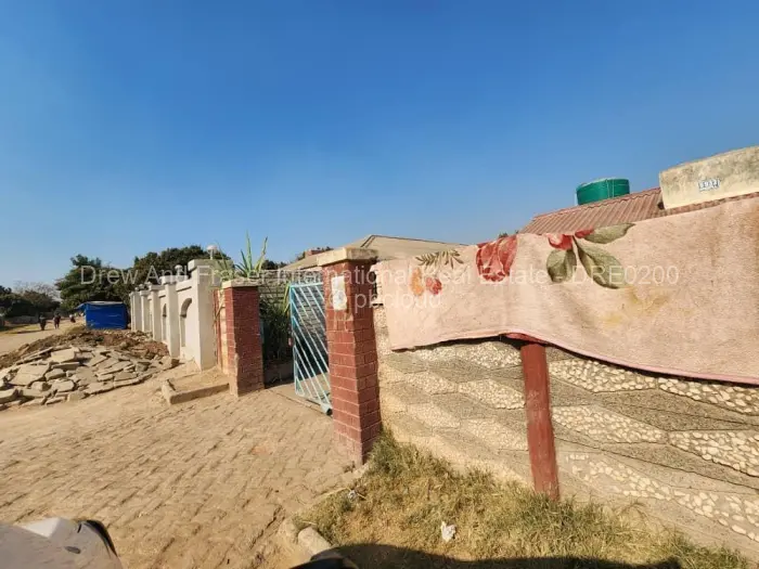 5 Bedroom House for Sale in Epworth, Harare