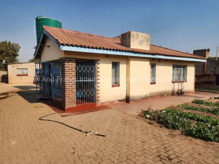5 Bedroom House for Sale in Epworth, Harare