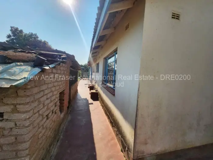 5 Bedroom House for Sale in Epworth, Harare