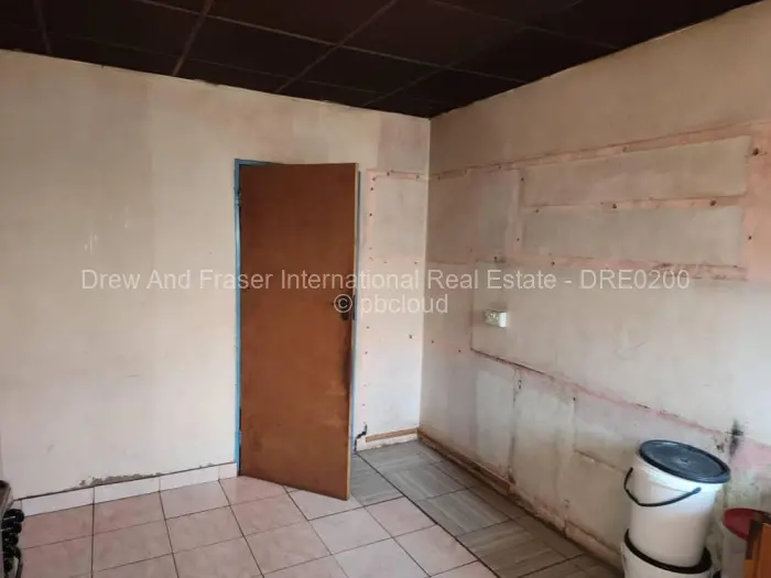 5 Bedroom House for Sale in Epworth, Harare