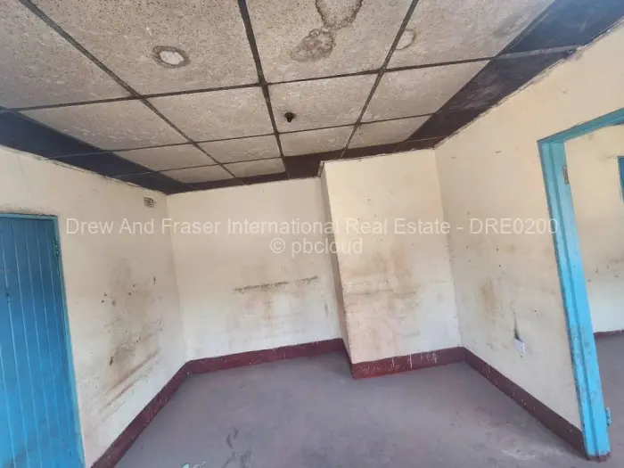 5 Bedroom House for Sale in Epworth, Harare