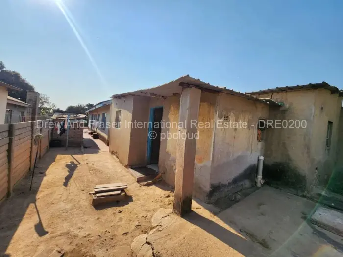 5 Bedroom House for Sale in Epworth, Harare