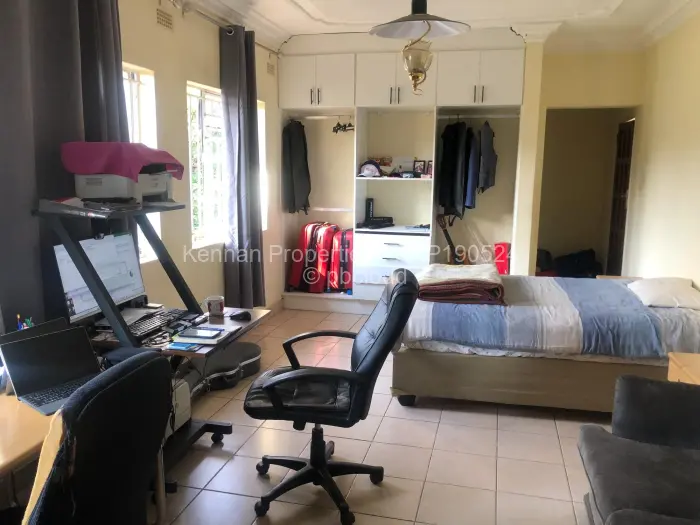 6 Bedroom House for Sale in Gunhill, Harare