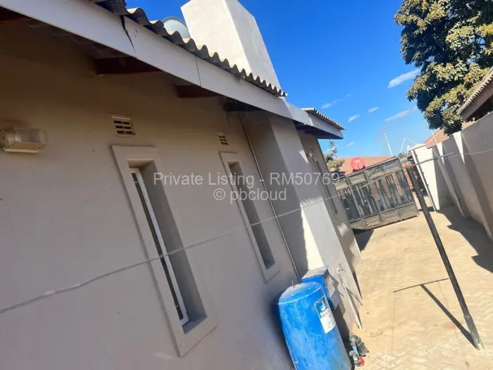 4 Bedroom House to Rent in Damofalls, Damofalls