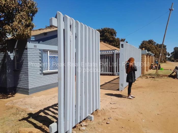 4 Bedroom House for Sale in Kuwadzana, Harare