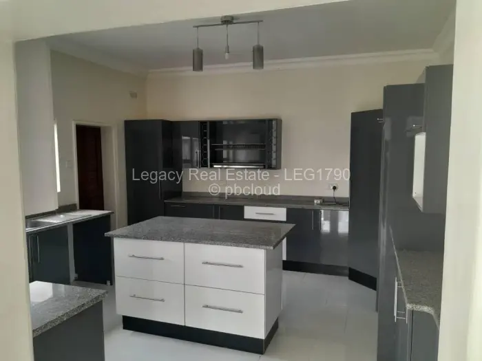 Townhouse/Complex/Cluster to Rent in Westgate