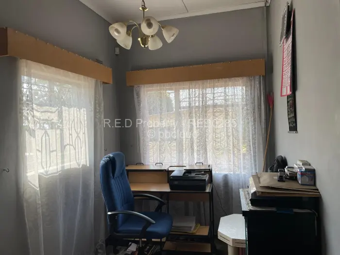 3 Bedroom House for Sale in Kensington Byo, Bulawayo