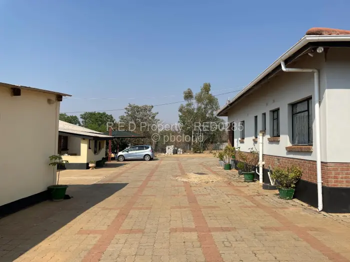 3 Bedroom House for Sale in Kensington Byo, Bulawayo