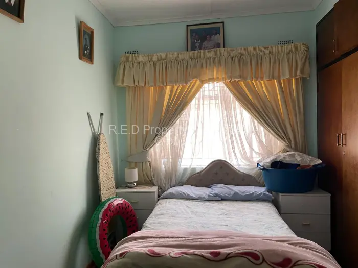 3 Bedroom House for Sale in Kensington Byo, Bulawayo