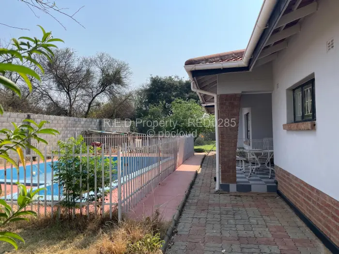 3 Bedroom House for Sale in Kensington Byo, Bulawayo